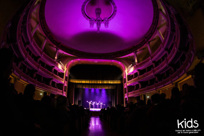 Kids Teatro Apollo.jpg